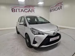 Cinzento (metalizado) Usado 2018 Toyota Yaris Active Citadino | € 15.250 (Preço justo)