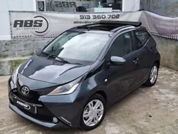 Cinza Usado 2015 Toyota Aygo X-clusiv Citadino | € 10.990 (Preço justo)