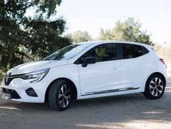 Branco Usado 2023 Renault Clio V Citadino | € 19.750 (Preço justo)
