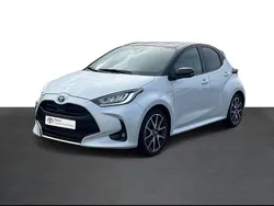 Branco (pintura metalizada especial) Usado 2021 Toyota Yaris Sedan | € 24.490 (Preço justo)