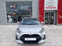 Cinza (pintura metalizada) Usado 2023 Toyota Yaris Comfort Sedan | € 17.750 (Preço justo)