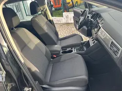 Cinza Usado 2017 VW Touran Highline Monovolume | € 19.500 (Preço justo)
