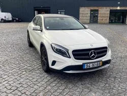 Branco Usado 2014 Mercedes GLA200 Urban SUV | € 19.900 (Preço justo)