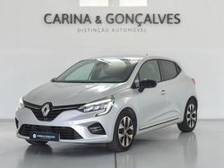 Cinza prata Usado 2023 Renault Clio V Evolution Citadino | € 16.950 (Preço justo)