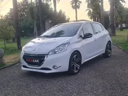 Branco Usado 2014 Peugeot 208 Allure Citadino | € 7.900 (Bom preço)