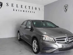 Cinzento Usado 2014 Mercedes A180 Citadino | € 14.950
