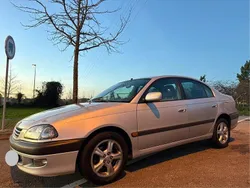 Usado 2001 Toyota Avensis T2 Sedan | € 2.250