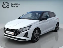 Atlas white/phantom black (sólido) Usado 2023 Hyundai i20 Style | € 17.940 (Preço justo)