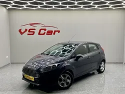 Cinzento (metalizado) Usado 2015 Ford Fiesta Titanium Citadino | € 11.500 (Preço elevado)