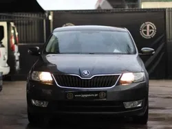 Cinzento Usado 2017 Skoda Rapid Ambition | € 13.900