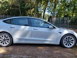 Branco Usado 2022 Tesla Model 3 Sedan | € 27.490 (Preço justo)