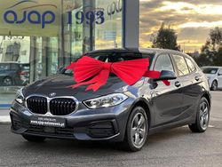 Cinza Usado 2021 BMW 116 Advantage Citadino | € 23.470 (Preço justo)