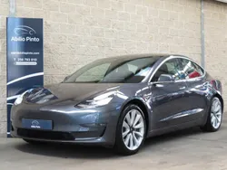 Cinzento escuro met. Usado 2020 Tesla Model 3 Long Range Sedan | € 32.900 (Preço justo)
