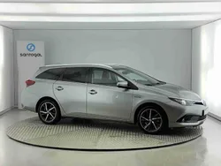Cinzento Usado 2017 Toyota Auris Hybrid | € 19.490 (Preço justo)