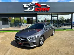 Cinza Usado 2020 Mercedes A180 Progressive | € 21.750 (Bom preço)