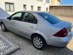 Cinzento Usado 2001 Ford Mondeo Citadino | € 2.600