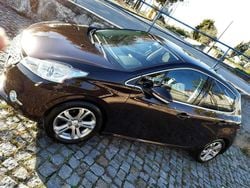 Usado 2012 Peugeot 208 Allure Citadino | € 7.800 (Preço elevado)