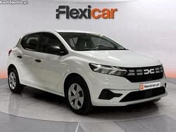 Branco Usado 2023 Dacia Sandero Essentiel Citadino | € 14.490 (Bom preço)