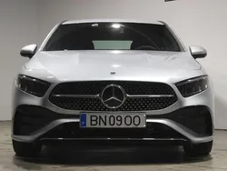 Cinza Usado 2024 Mercedes A180 AMG line Sedan | € 38.900 (Preço elevado)
