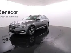 Cinzento Usado 2023 Skoda Superb | € 30.900 (Preço justo)