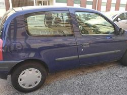 Azul Usado 1999 Renault Clio II Citadino | € 300