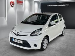 Branco Usado 2013 Toyota Aygo Citadino | € 7.500