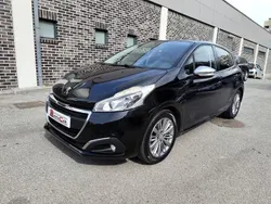Preto Usado 2016 Peugeot 208 Style Citadino | € 10.980 (Preço justo)