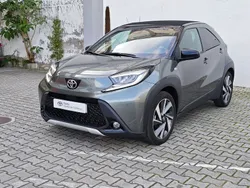 Verde (pintura metalizada) Usado 2024 Toyota Aygo Envy Citadino | € 20.750