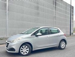 Cinza Usado 2015 Peugeot 208 Access Citadino | € 6.900 (Bom preço)