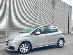 Cinza Usado 2015 Peugeot 208 Access Citadino | € 6.900 (Bom preço)