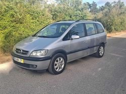 Usado 2005 Opel Zafira Comfort Sedan | € 4.000