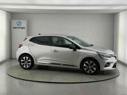 Cinzento Usado 2023 Renault Clio V Evolution Citadino | € 16.990 (Preço justo)