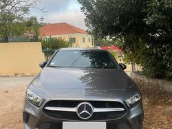 Cinzento Usado 2019 Mercedes A180 Citadino | € 26.000 (Preço justo)