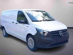Branco Usado 2024 Mercedes e-Vito Monovolume | € 48.900