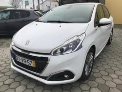 Branco Usado 2018 Peugeot 208 Citadino | € 12.800 (Preço justo)