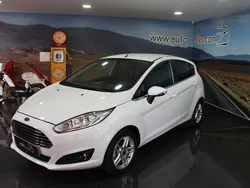 Branco Usado 2015 Ford Fiesta Titanium Citadino | € 10.500 (Preço justo)