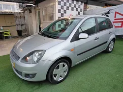 Cinza Usado 2007 Ford Fiesta Trend Citadino | € 4.499 (Preço justo)
