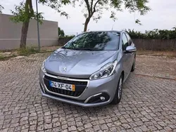 Cinzento Usado 2019 Peugeot 208 Signature Sky Citadino | € 11.750 (Preço justo)