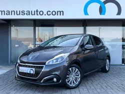Cinza Usado 2019 Peugeot 208 Signature Sky Citadino | € 10.990 (Bom preço)