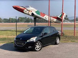 Preto Usado 2013 Peugeot 208 Allure Citadino | € 6.990 (Bom preço)
