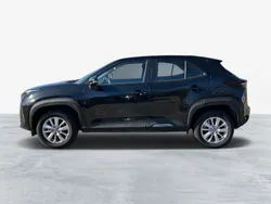 Preto (pintura metalizada) Usado 2024 Toyota Yaris Comfort Sedan | € 26.750 (Preço elevado)