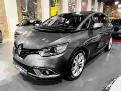 Cinzento (metalizado) Usado 2017 Renault Scénic IV Bose Edition Monovolume | € 14.990 (Preço elevado)