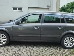 Usado 2009 Opel Astra Cosmo Sedan | € 3.450 (Bom preço)