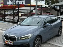 Cinzento Usado 2020 BMW 118 Sport Line Citadino | € 27.900 (Preço justo)