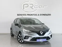 Cinzento metalizado Usado 2023 Renault Clio V Evolution Citadino | € 16.900 (Preço justo)