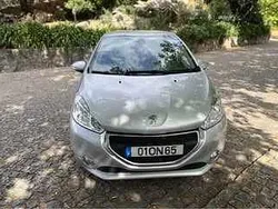Cinzento Usado 2014 Peugeot 208 Citadino | € 8.650 (Preço justo)