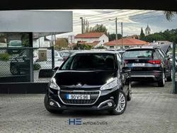 Preto Usado 2018 Peugeot 208 Signature Sky Citadino | € 11.690 (Bom preço)