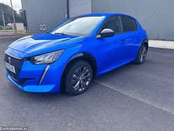 Azul Usado 2022 Peugeot e-208 Allure Citadino | € 18.250 (Preço justo)