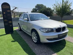 Cinzento Usado 2009 BMW 118 Sport Line Citadino | € 9.900 (Preço justo)