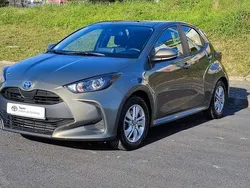 Bronze (pintura metalizada) Usado 2021 Toyota Yaris Comfort Sedan | € 21.000 (Preço justo)